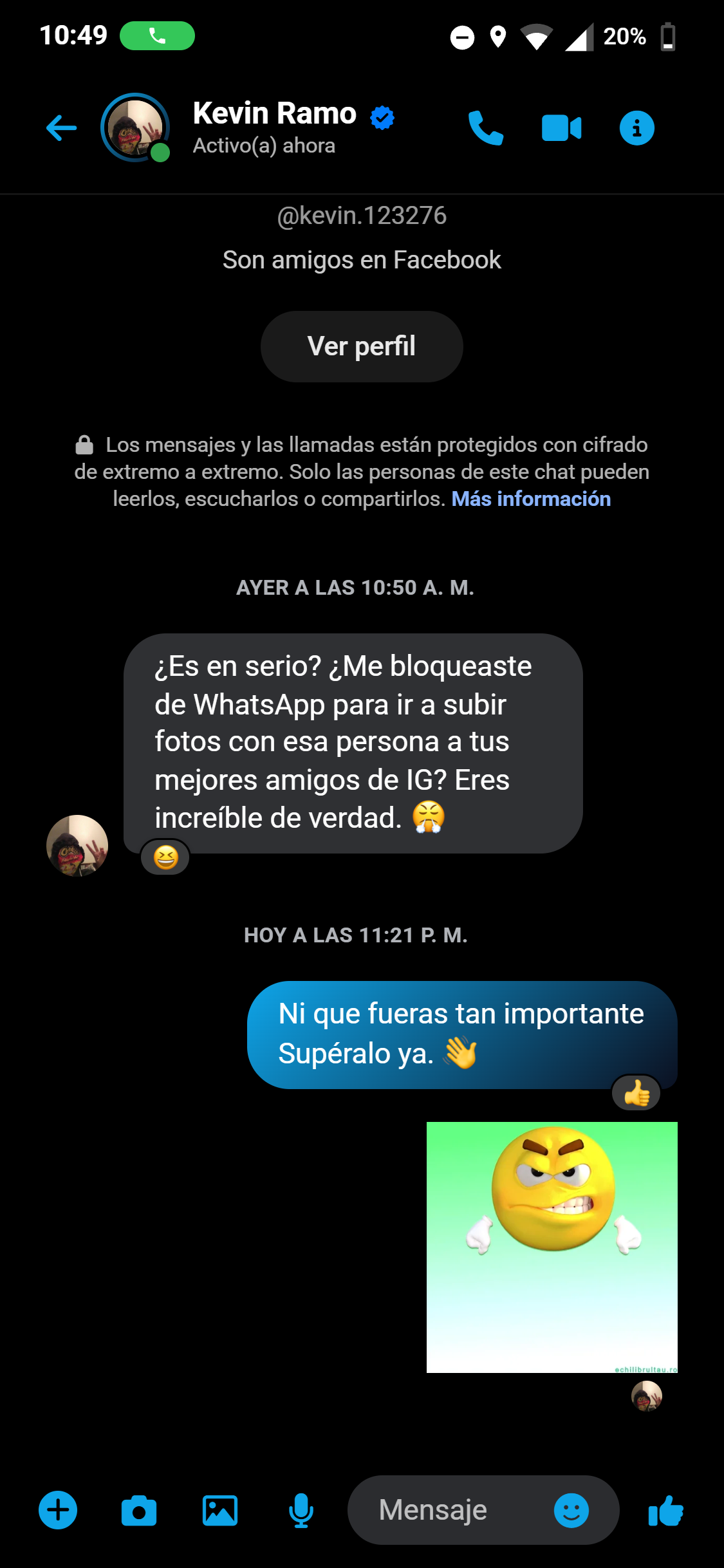 Ejemplo de chat falso de Messenger hecho con NamiChats